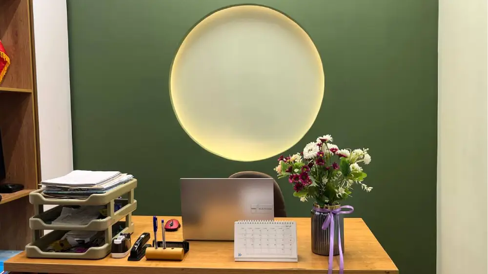 محیط-کار-طراح-سایت-و-متخصص-سئو